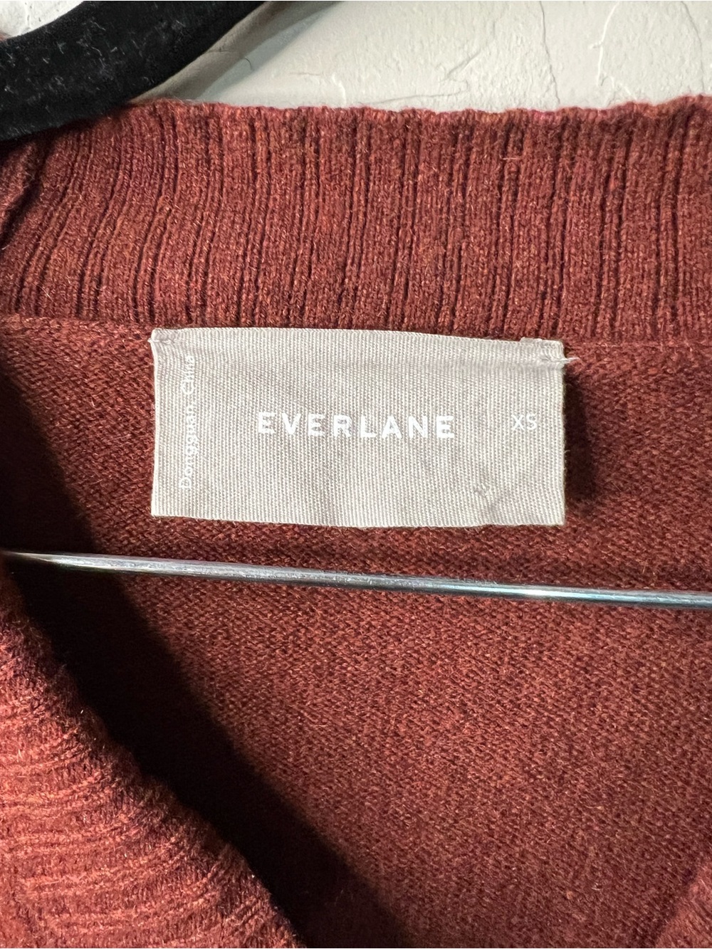 Everlane ReCashmere Wool Rust Red Varsity V Neck Button Front Cardigan Sweater - Picture 3 of 7